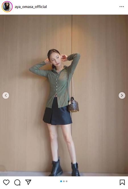 大政絢、ヘソチラ見せ＆ミニスカ美脚　秋コーデに「美しい」