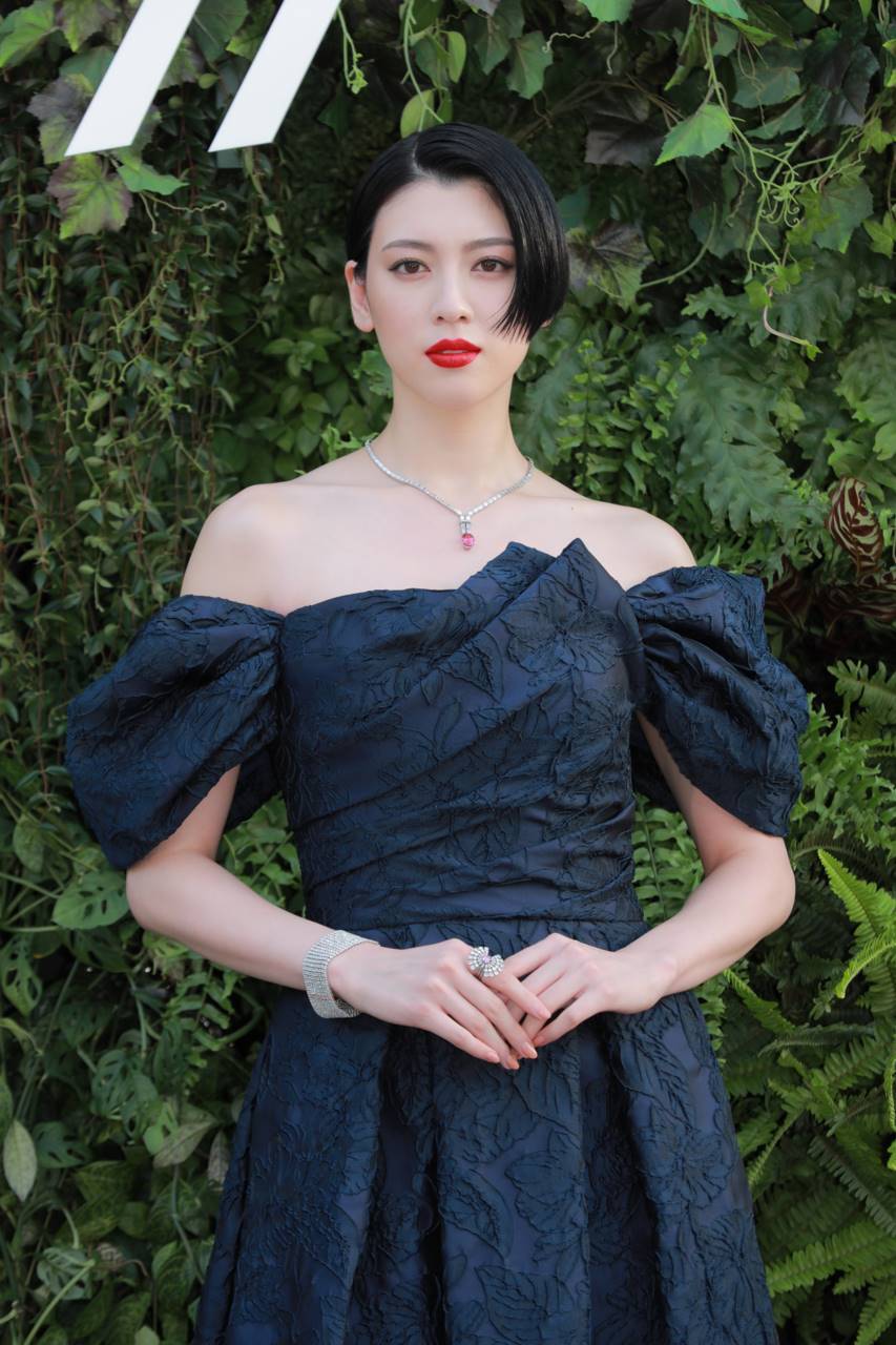 三吉彩花