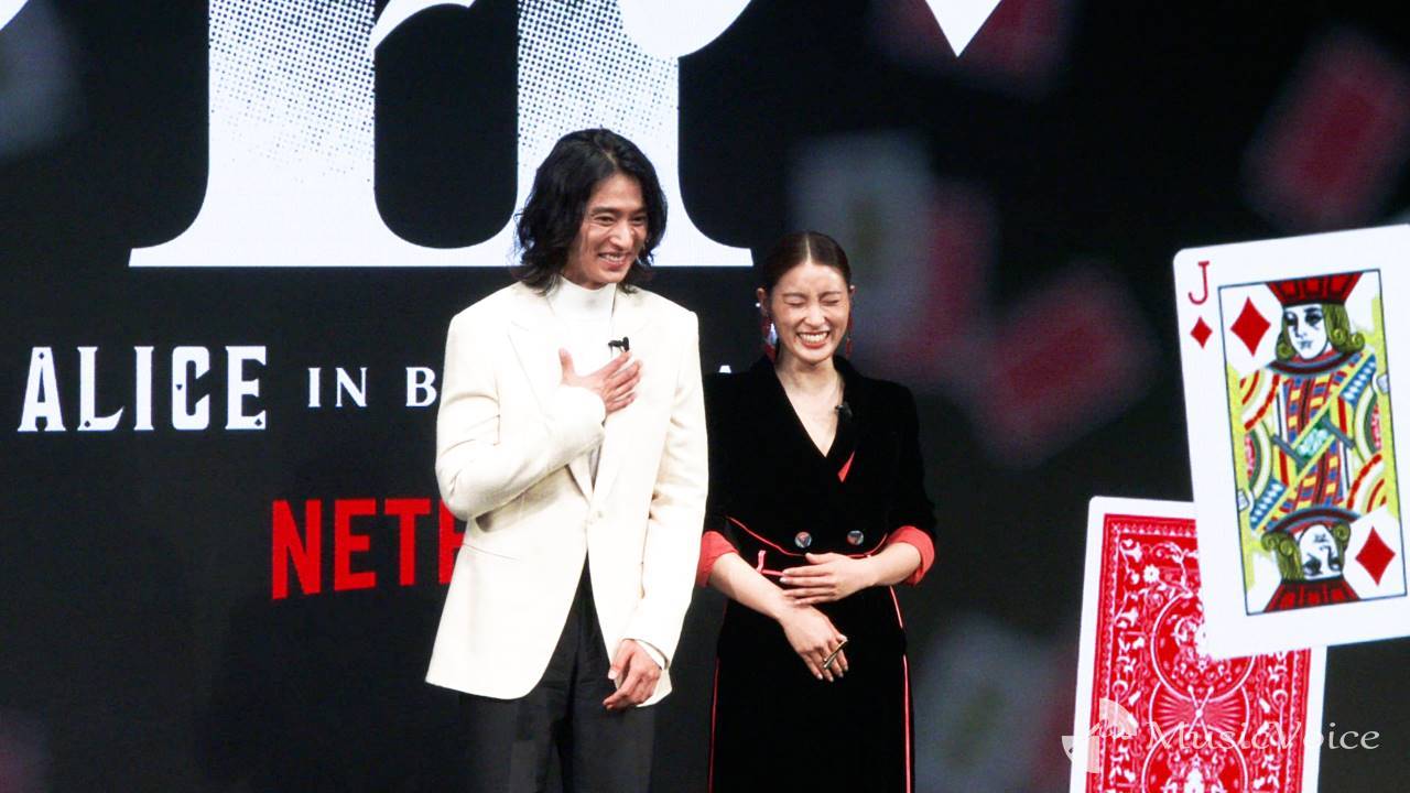 山崎賢人＆土屋太鳳、“心の声”が会場に流れ大テレ