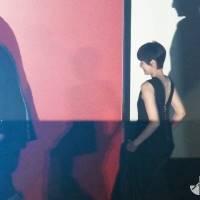 吉瀬美智子、大胆美背中　江口洋介と「内緒な関係」