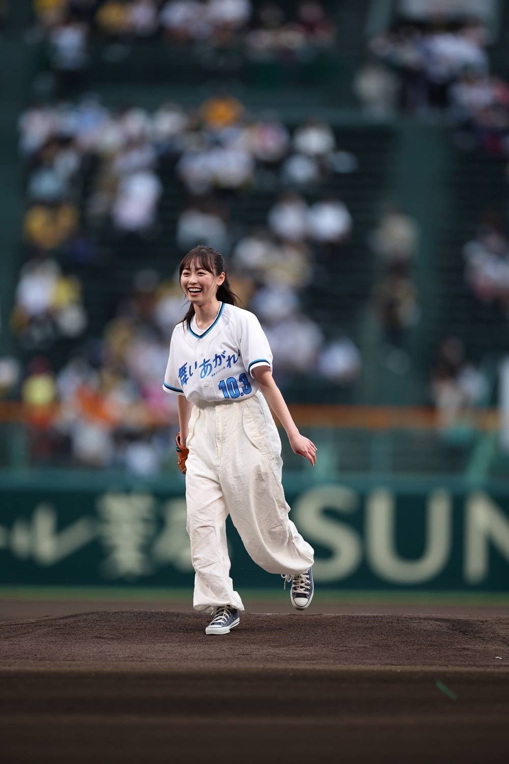 福原遥、甲子園でファーストピッチ　自己採点は「85点」