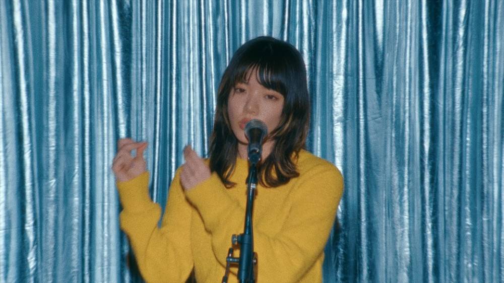 あいみょん「集中力高めで挑みました」ニューALより「強くなっちゃったんだ、ブルー」MV公開
