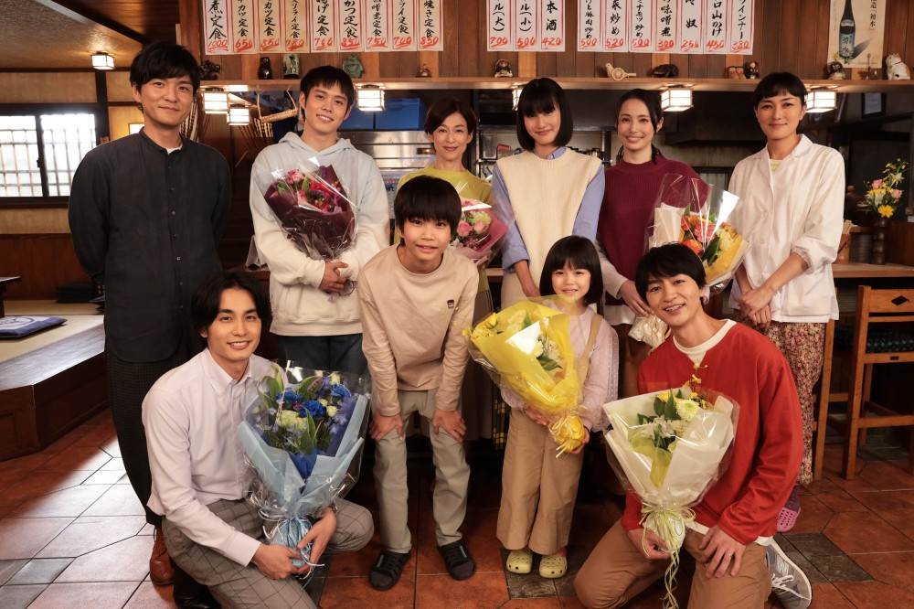 森山直太朗、ドラマ「家庭教師のトラコ」スタジオ撮影最終日にサプライズ登場