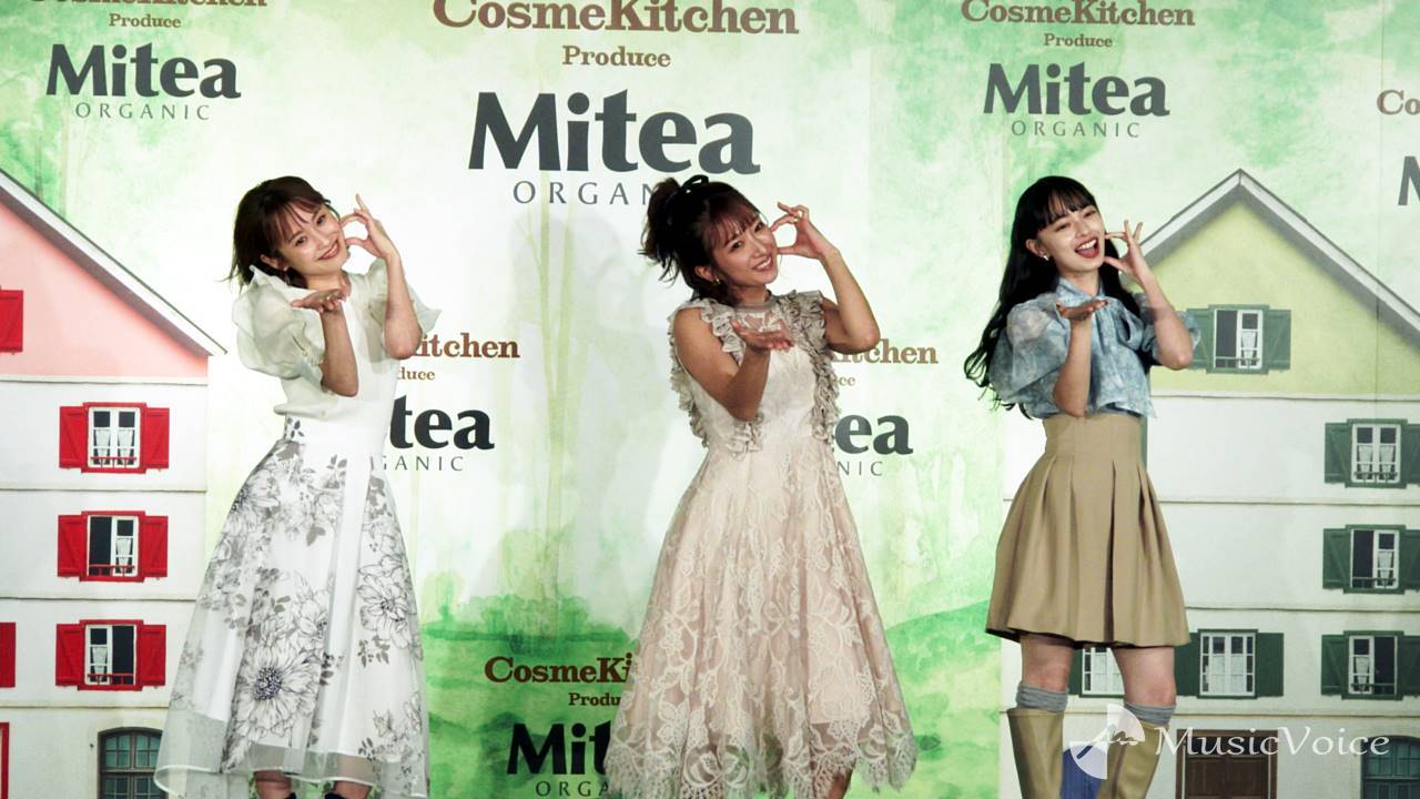 辻希美、“初”センターに赤面　高橋愛＆上國料萌衣とダンス披露　MCは青木裕子