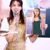 櫻坂46小林由依、写真集『意外性』取材会