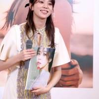 櫻坂46小林由依、写真集『意外性』取材会