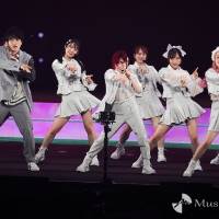AKB48、DA PUMP・KENZOと「根も葉もRumor」