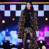 山崎紘菜「GirlsAward 2022 A/W」ANNA SUI