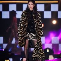山崎紘菜「GirlsAward 2022 A/W」ANNA SUI
