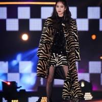 山崎紘菜「GirlsAward 2022 A/W」ANNA SUI
