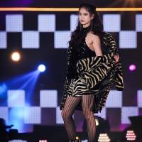 山崎紘菜「GirlsAward 2022 A/W」ANNA SUI