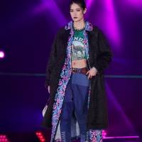 トラウデン直美「GirlsAward 2022 A/W」Top of The Hill