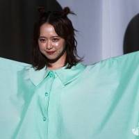 倉野尾成美×下尾みう“近未来”ファッション
