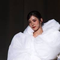 倉野尾成美×下尾みう“近未来”ファッション