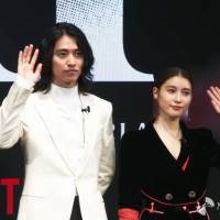 山崎賢人×土屋太鳳、見所はカーアクション＆コンテナ爆走