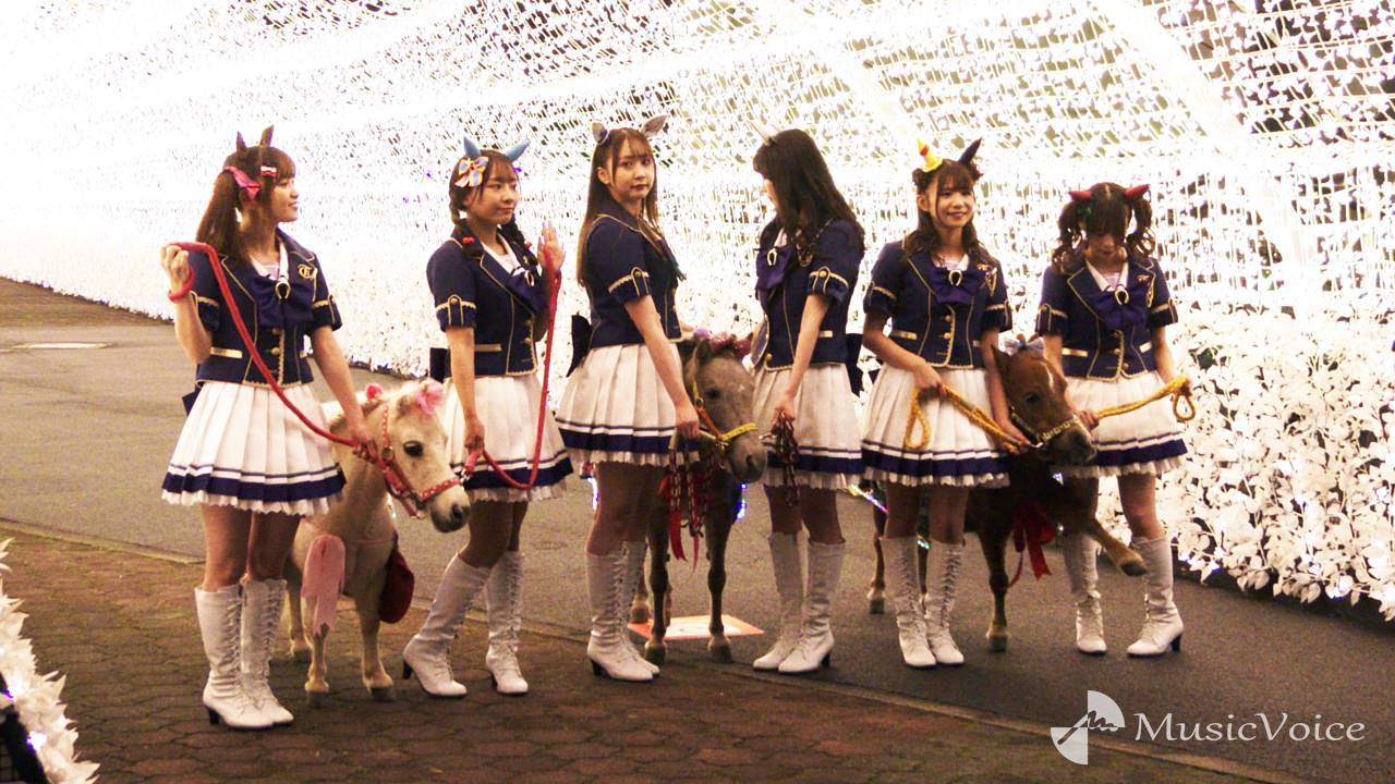 ウマ娘、点灯式セレモニーでハプニング！ポニーに蹴られる
