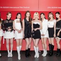 NiziU、釜山国際映画祭に出演「Take a picture」と「CLAP CLAP」をパフォーマンス