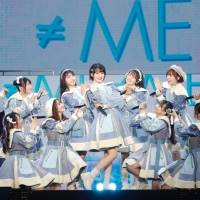 ノイミー、新曲初パフォーマンス　冨田菜々風がショートカットにイメチェン