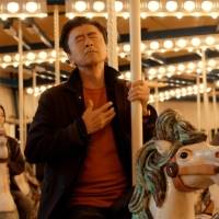 桑田佳祐、ベスト・アルバムジャケ写公開＆書き下ろしの新曲詳細発表