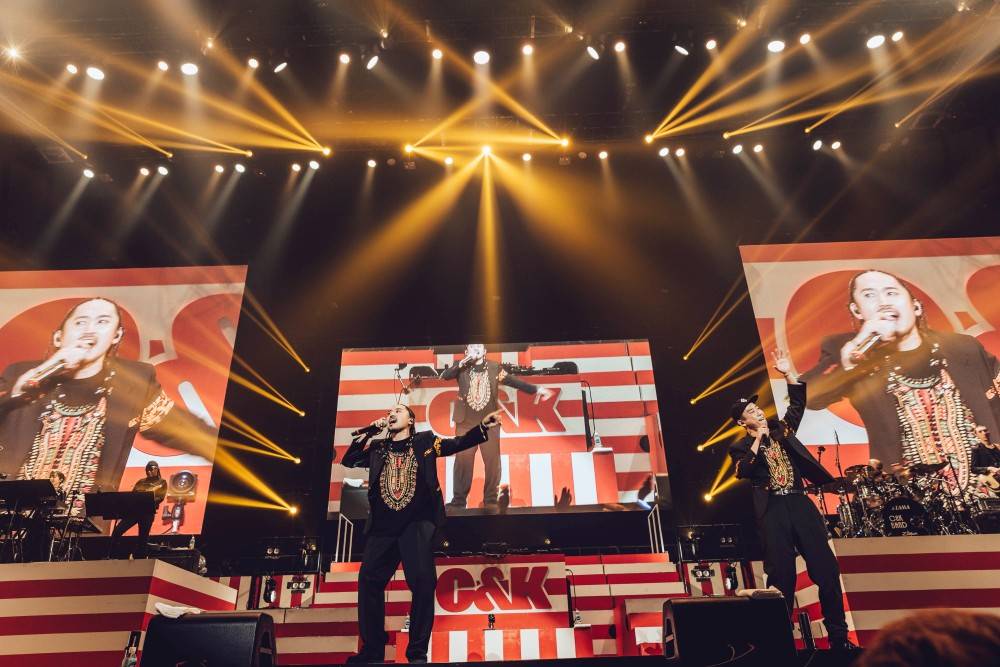 C＆K、完全体で挑んだ２度目の横アリ公演　６メートルの巨大衣装で登場