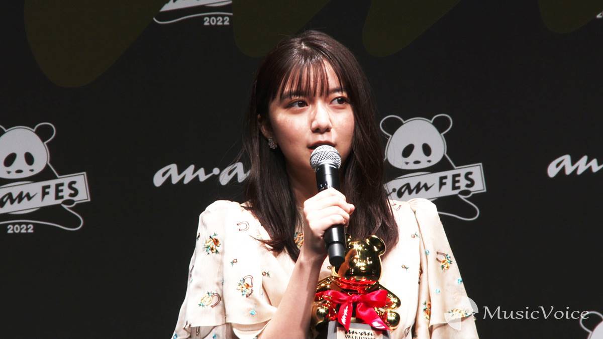 上白石萌歌、ぱっくり美背中「恐縮です」