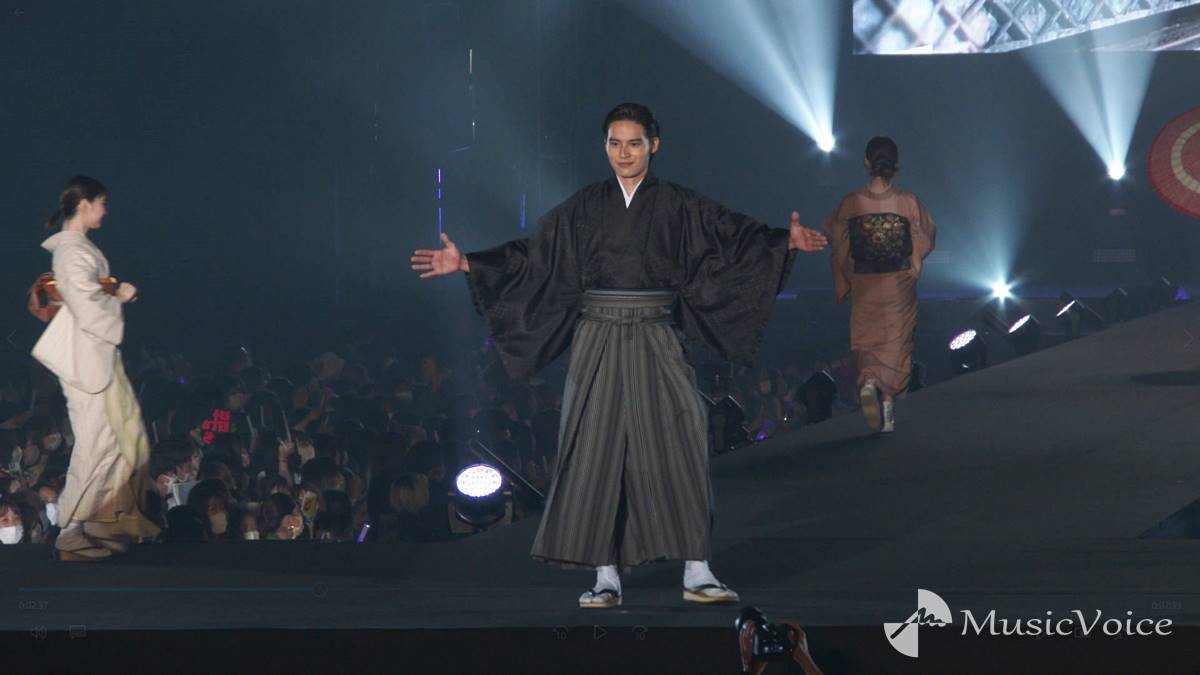 福岡が地元の水上恒司「光栄！」、新木優子ら着物姿でランウェイ