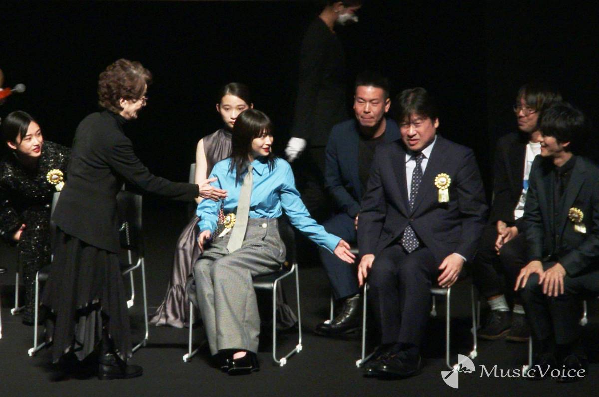 佐藤二朗、憧れ倍賞千恵子に緊張？握手をスルー「しまった」顔