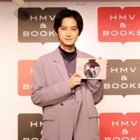 本郷奏多、カレンダーお気に入りはパンダカー乗車姿「全体的に謎カット」