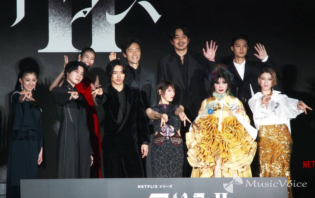 桜田通にあわせ山崎賢人＆土屋太鳳＆三吉彩花＆朝比奈彩がギャルピース！