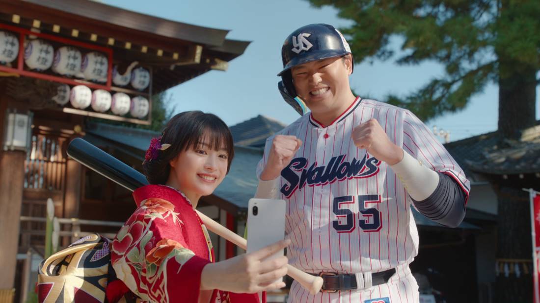広瀬すず、“村神様”村上宗隆選手とCM初対面　横浜流星は人生初の餅つき