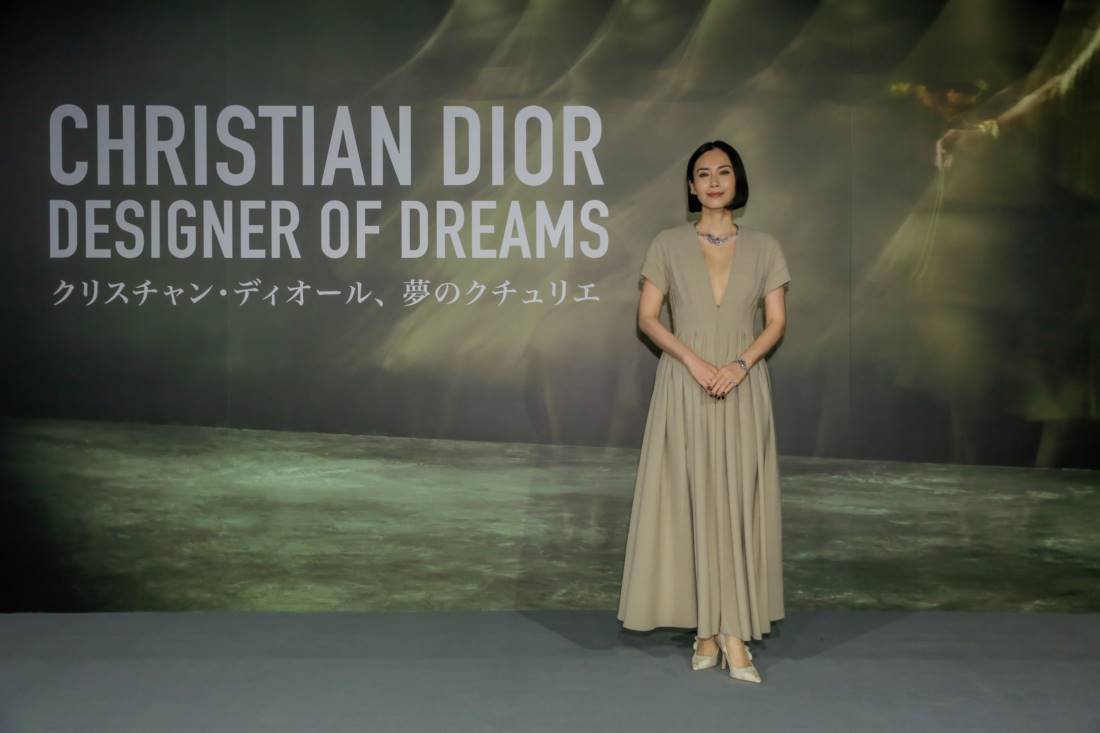 中谷美紀、胸元大胆ドレスでエレガントに　輝く総額約３億円のジュエリー