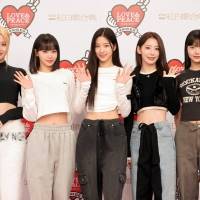 LE SSERAFIM、日本で初の年越し　YUNJIN「メンバーとお肉」EUNCHAE「お餅食べたい」：紅白リハ