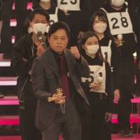 三山ひろし、純金けん玉で偉業達成　JO1豆原＆BE:FIRSTのSOTAも参加　長友＆森保監督は「ブラボー！」