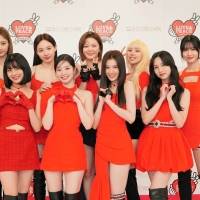 TWICE・SANA、誕生日祝福され大テレ「注目集まってとても恥ずかしい」：紅白リハ
