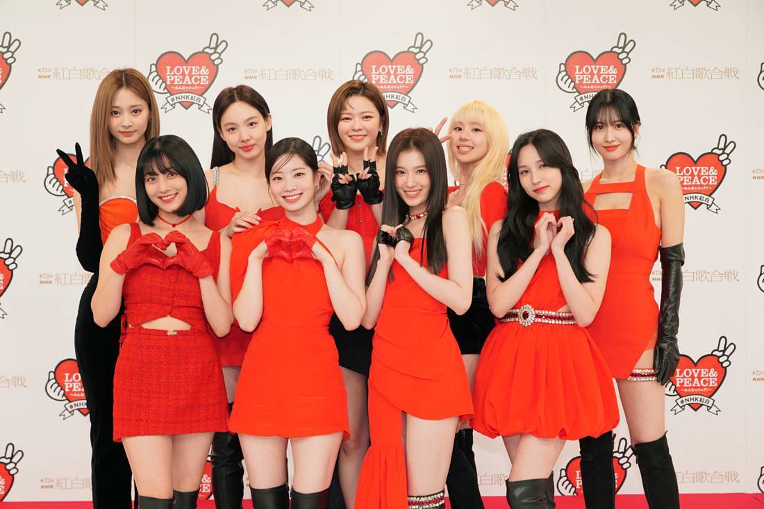 TWICE・SANA、誕生日祝福され大テレ「注目集まってとても恥ずかしい」：紅白リハ