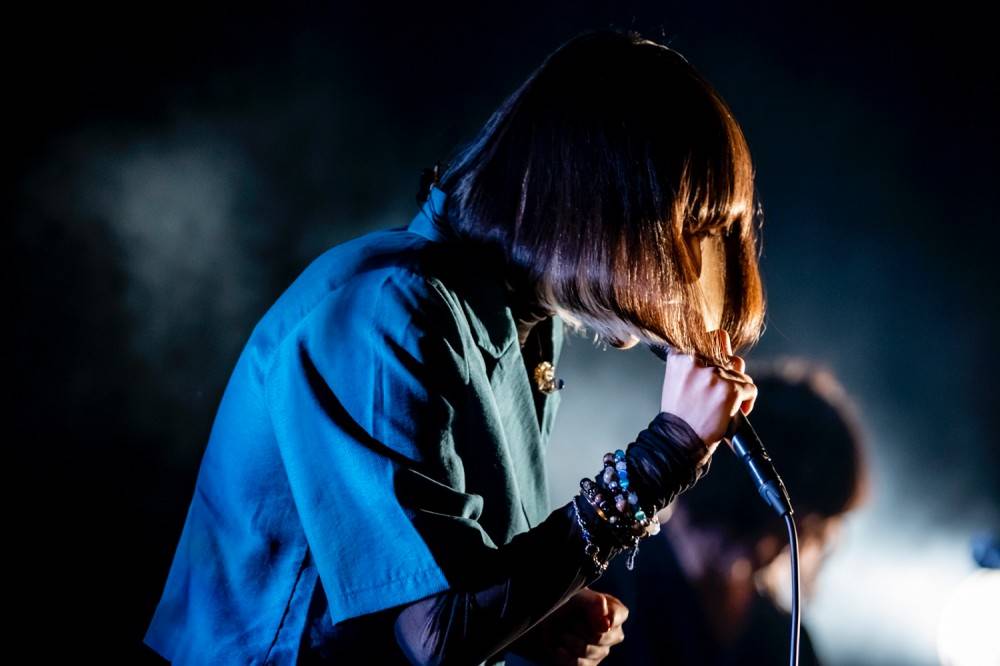 ｍajiko、“強行突破”したライブを決行　ツアーに向けた“書”も披露