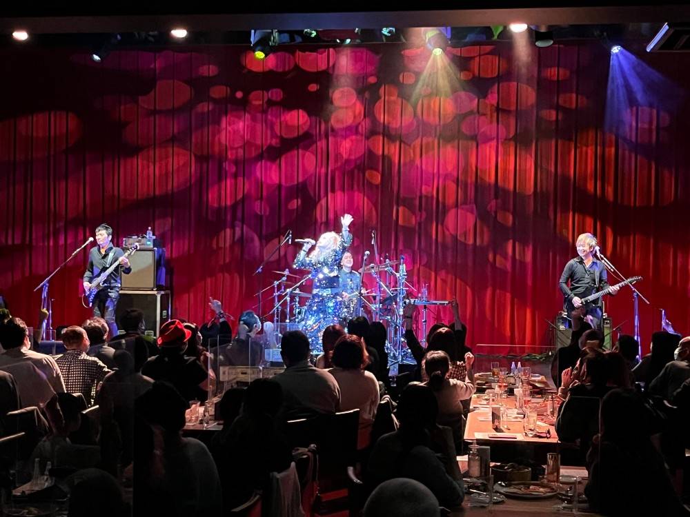 PERSONZ「ギネスに載るまでやりたい」ビルボードライブ横浜公演レポート