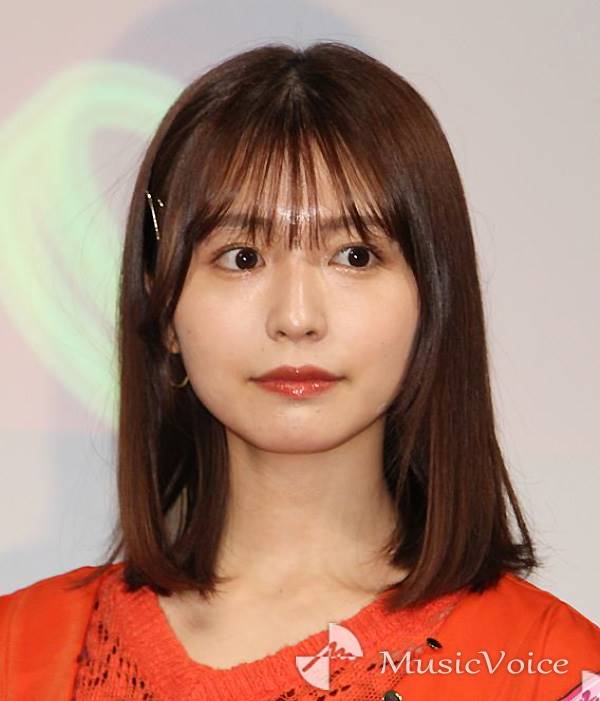 長濱ねる「初めてのピンク」ヘア披露　接写カットで美しい