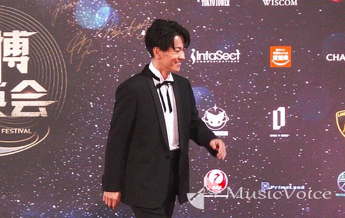 佐藤健、自身の紹介内容に照れ笑いも　最優秀俳優賞を受賞