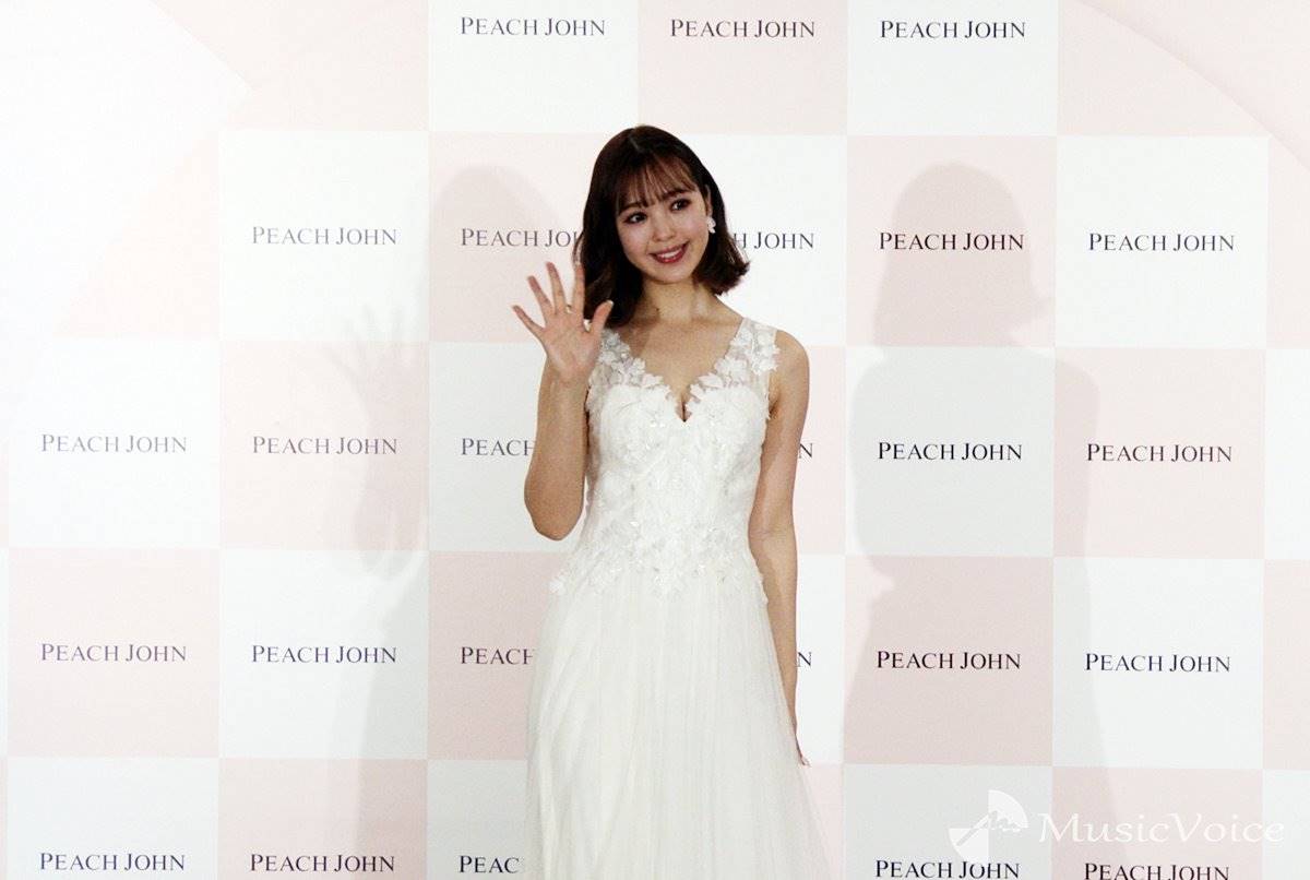 藤田ニコル、美脚＆バニー姿に歓喜の声「うさぎの妖精」
