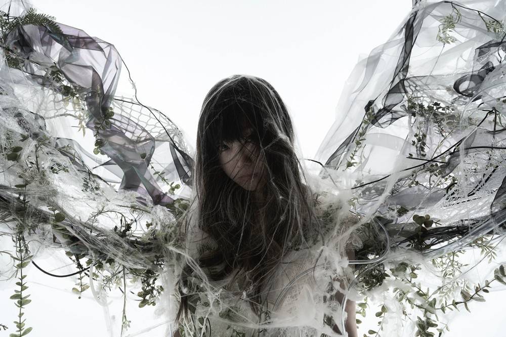 Aimer、アニメ『NieR:Automata Ver1.1a』OPテーマ配信開始＆アニメノンクレジットOP映像公開