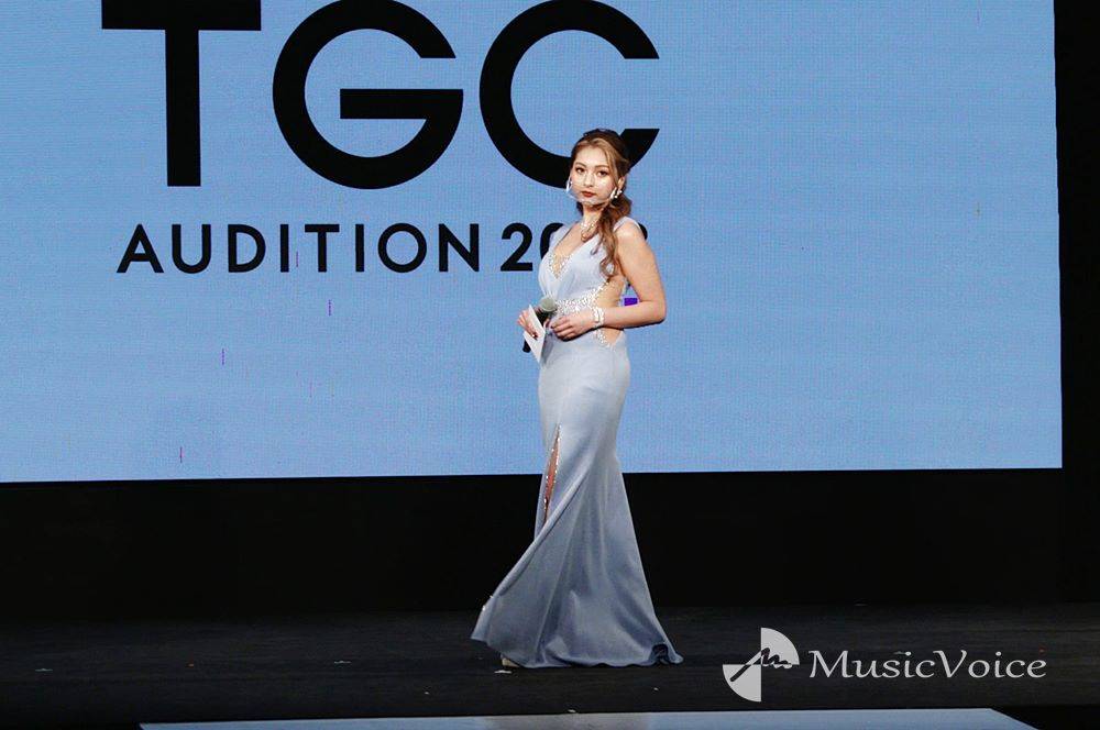 ゆきぽよ、深いスリットドレスで美脚披露　ドラフトで刺激「私も頑張る」