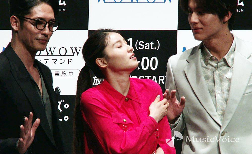 土屋太鳳、中川大志のひじが当たるハプニングも笑顔　ほっこり一コマ