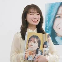 乃木坂46秋元真夏『振り返れば、乃木坂』