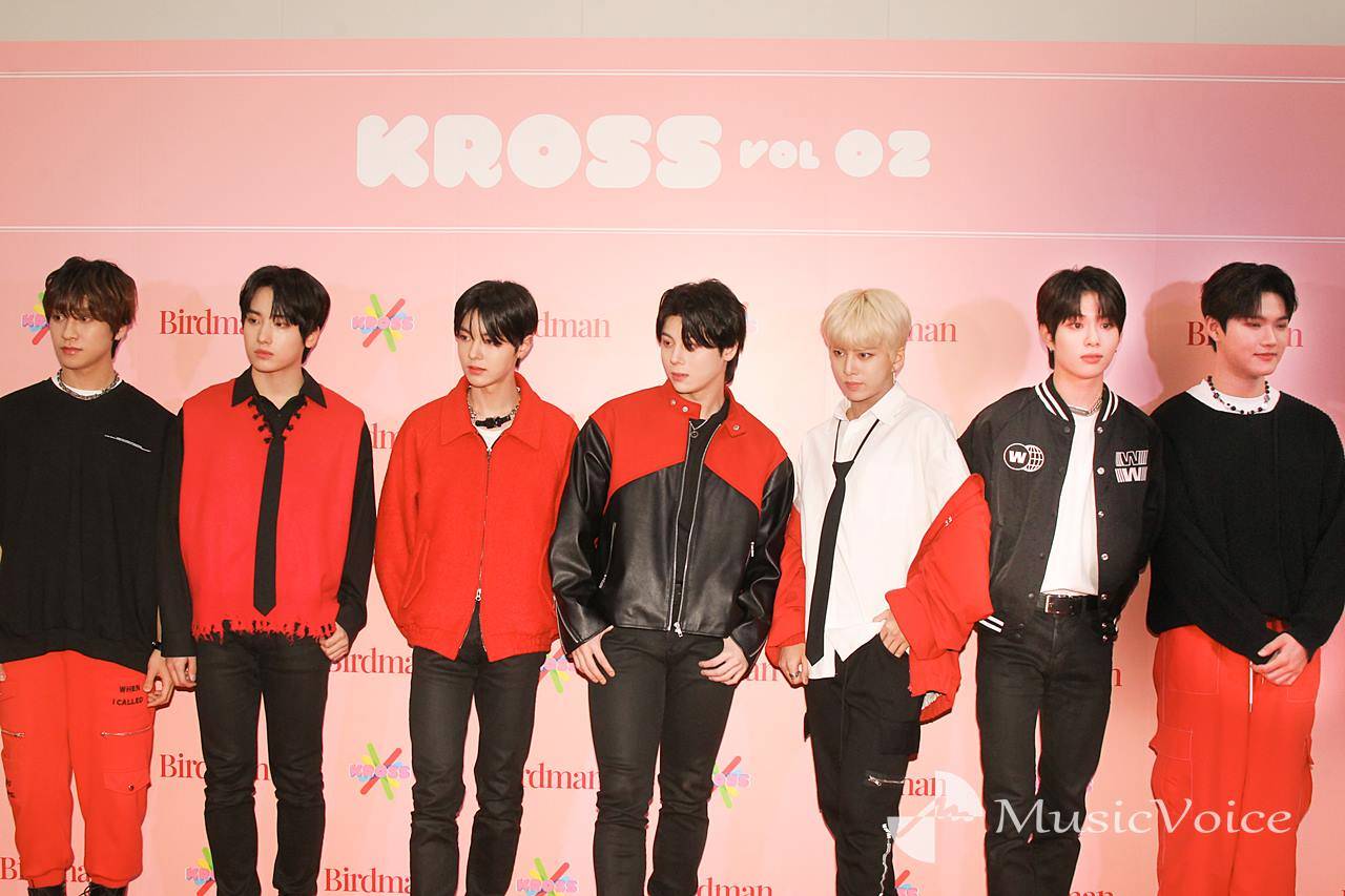 BLANK2Y、２度目の『KROSS』　フォトコールでは笑顔も
