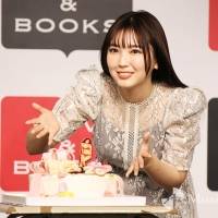 沢口愛華フォト本２冊同時発売