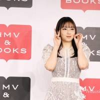 沢口愛華フォト本２冊同時発売