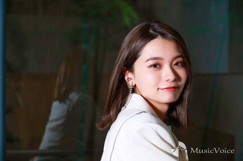 足立佳奈「歌を通して探求している」ニューアルバム『Seeker』に込めた想いとは