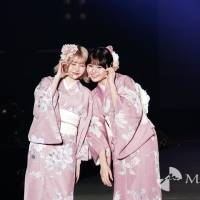 戦慄かなの＆頓知気さきな『KANSAI COLLECTION 2023 S / S』LARME