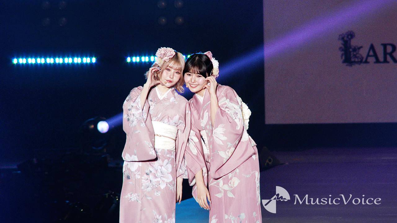 実姉妹・戦慄かなの＆頓知気さきな「femme fatale」笑顔ランウェイ